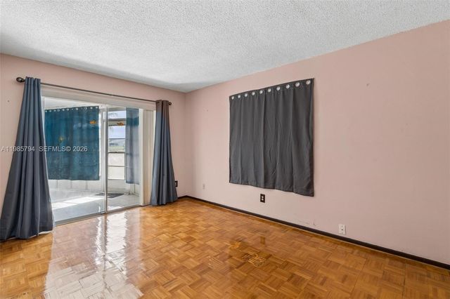 9306 NW 80th St, Tamarac, FL 33321