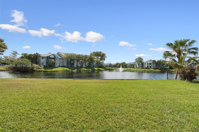 9306 NW 80th St, Tamarac, FL 33321