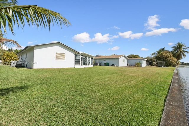 9306 NW 80th St, Tamarac, FL 33321