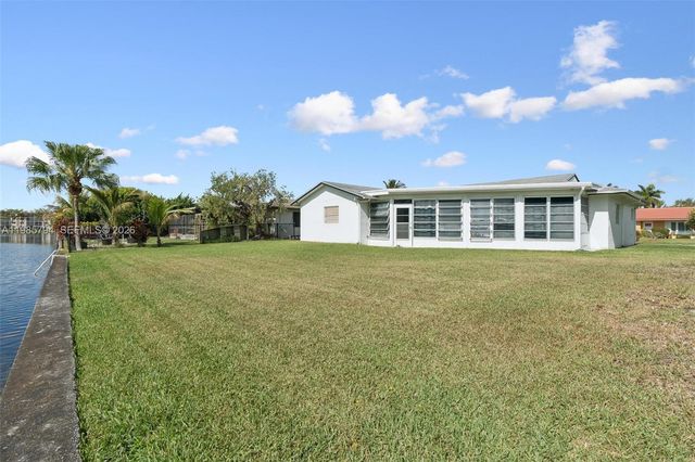 9306 NW 80th St, Tamarac, FL 33321