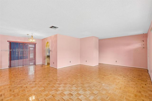 9306 NW 80th St, Tamarac, FL 33321