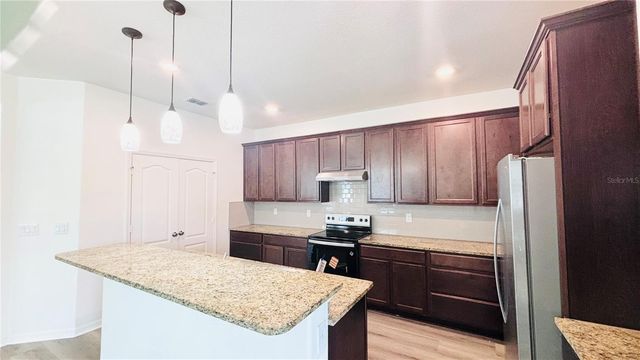 557 SCOTT LAKE CREEK LN, Lakeland, FL 33813