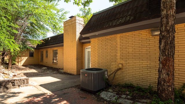 605 Blue Lake Drive, Fort Worth, TX 76103