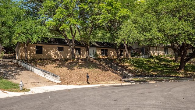 605 Blue Lake Drive, Fort Worth, TX 76103