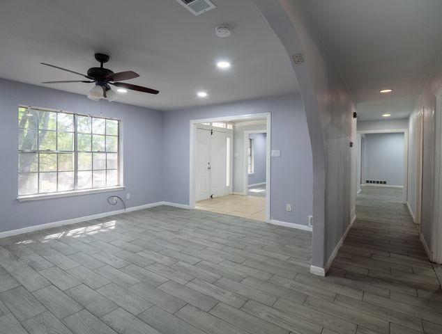 605 Blue Lake Drive, Fort Worth, TX 76103