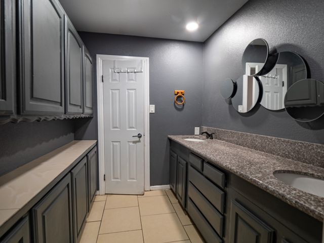605 Blue Lake Drive, Fort Worth, TX 76103