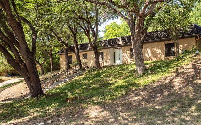 605 Blue Lake Drive, Fort Worth, TX 76103