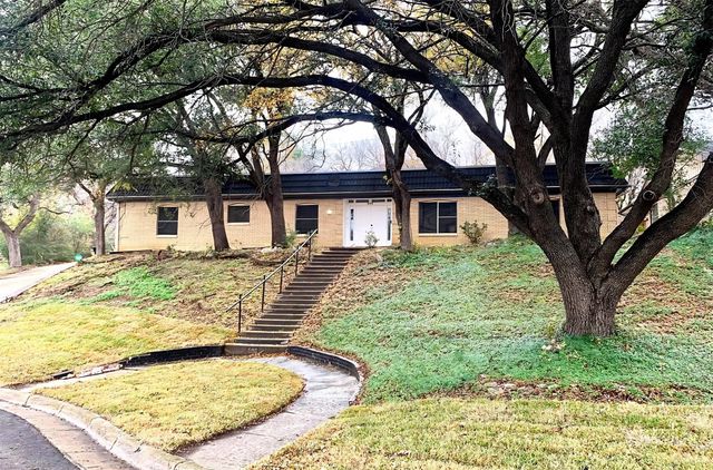 605 Blue Lake Drive, Fort Worth, TX 76103