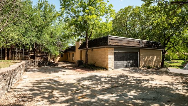 605 Blue Lake Drive, Fort Worth, TX 76103