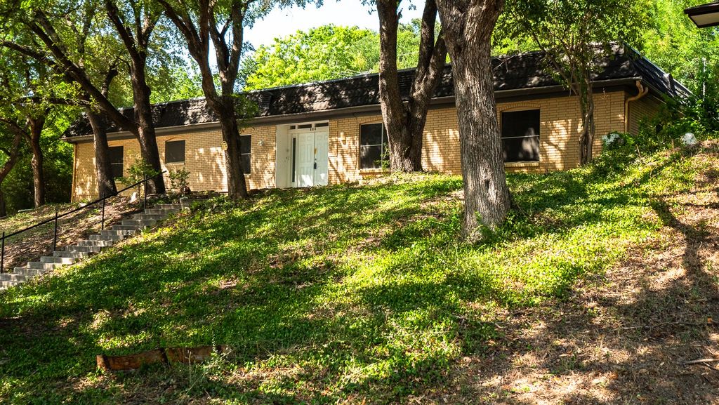 605 Blue Lake Drive, Fort Worth, TX 76103