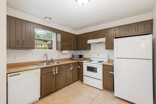 355 Clearwater Dr, Nashville, TN 37217
