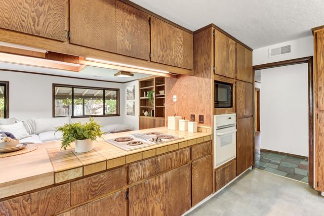 1302 Oak Ave, Davis, CA 95616