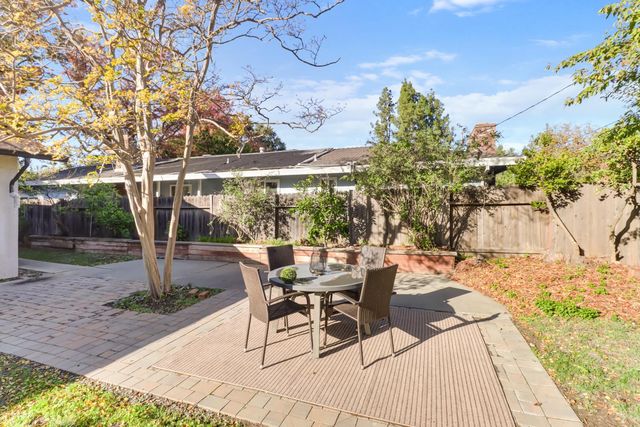 1302 Oak Ave, Davis, CA 95616