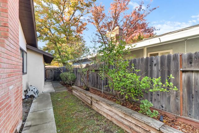 1302 Oak Ave, Davis, CA 95616