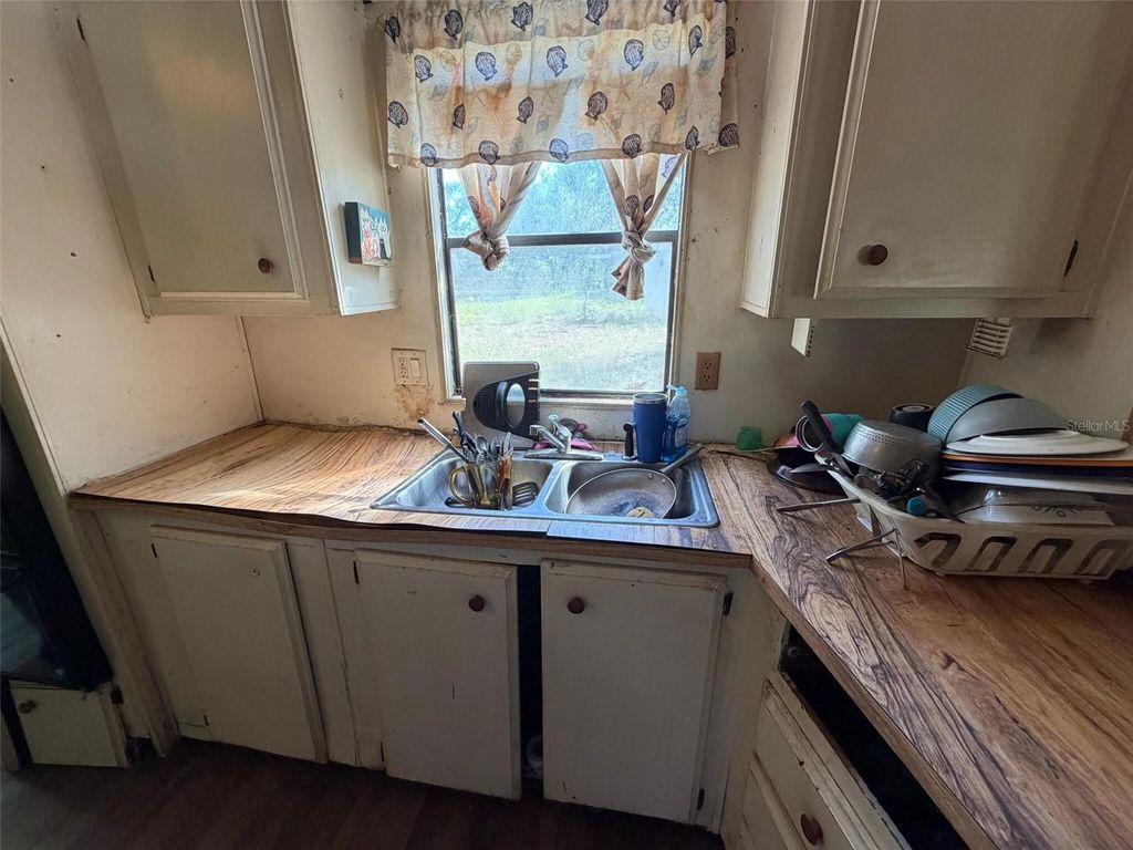 Image 11 of property listing at 5175 W WINTER SUN LANE, Homosassa, FL 34446