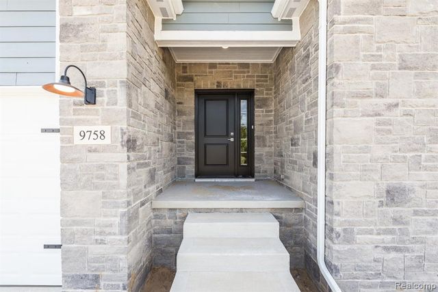 9758 Iosco Ridge Drive, Gregory, MI 48137