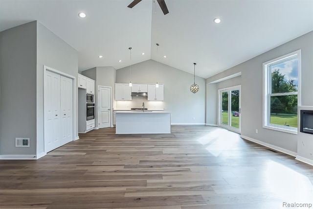 9758 Iosco Ridge Drive, Gregory, MI 48137