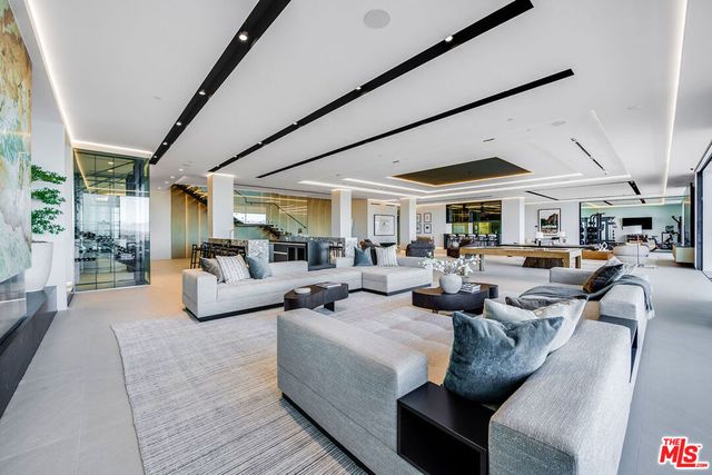 2078 Stradella Road, Los Angeles, CA 90077