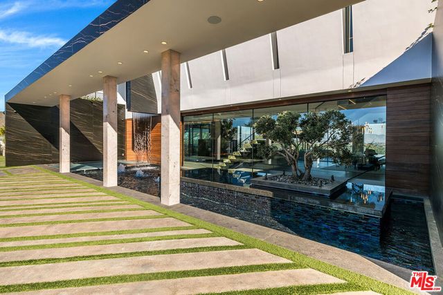 2078 Stradella Road, Los Angeles, CA 90077