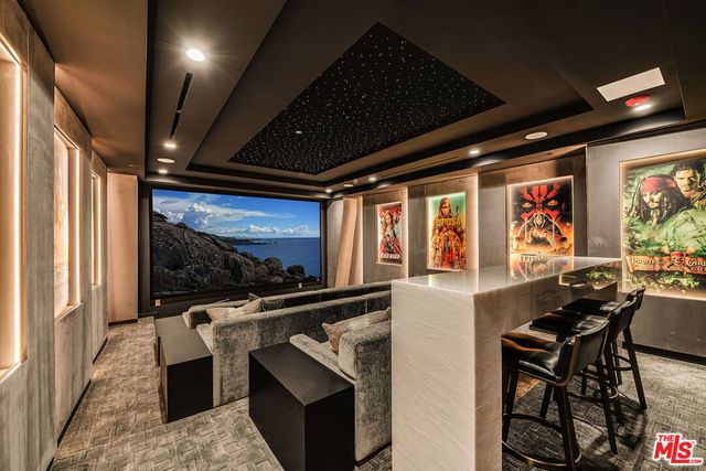 2078 Stradella Road, Los Angeles, CA 90077