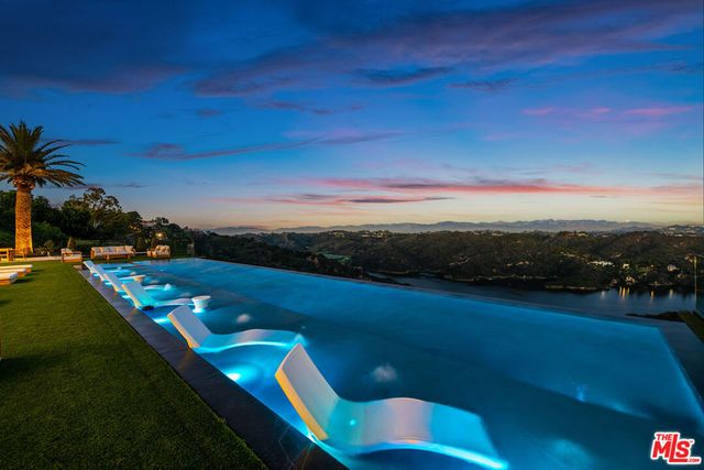 2078 Stradella Road, Los Angeles, CA 90077