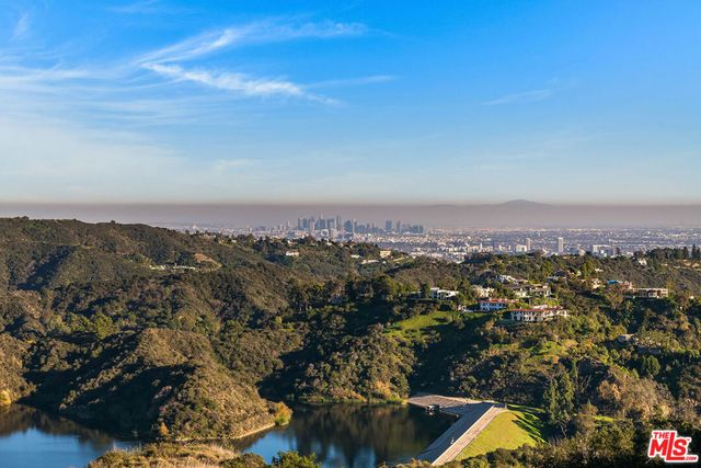 2078 Stradella Road, Los Angeles, CA 90077