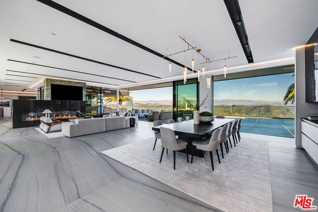 2078 Stradella Road, Los Angeles, CA 90077