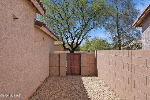 6769 W Fishermans Drive, Tucson, AZ 85757