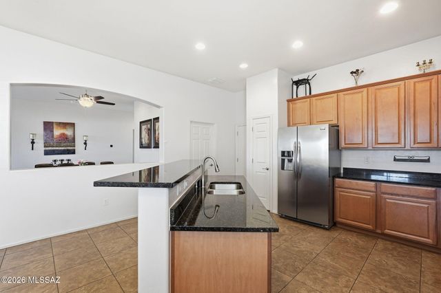 6769 W Fishermans Drive, Tucson, AZ 85757