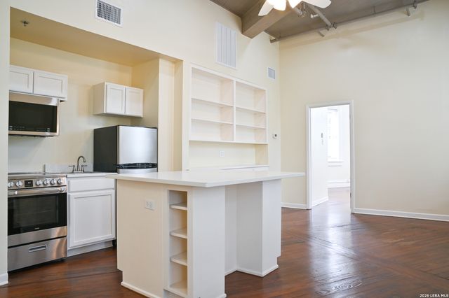 245 Losoya St A, San Antonio, TX 78205