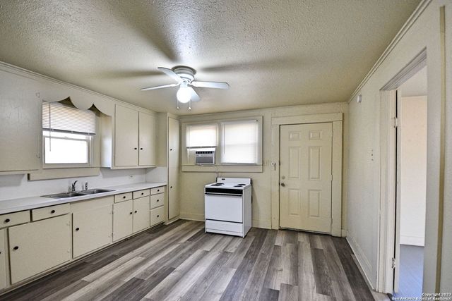 875 PORTER ST, New Braunfels, TX 78130