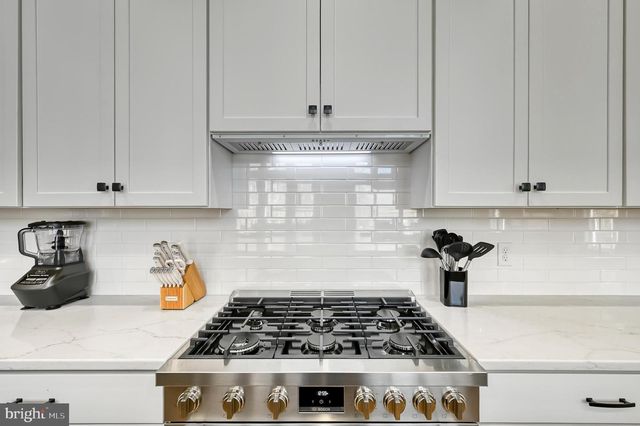 2 OLD HOUSE RD, Bumpass, VA 23024