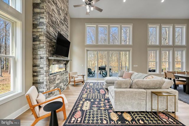 2 OLD HOUSE RD, Bumpass, VA 23024