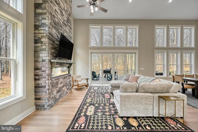 2 OLD HOUSE RD, Bumpass, VA 23024