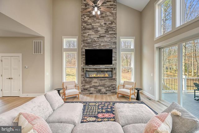 2 OLD HOUSE RD, Bumpass, VA 23024