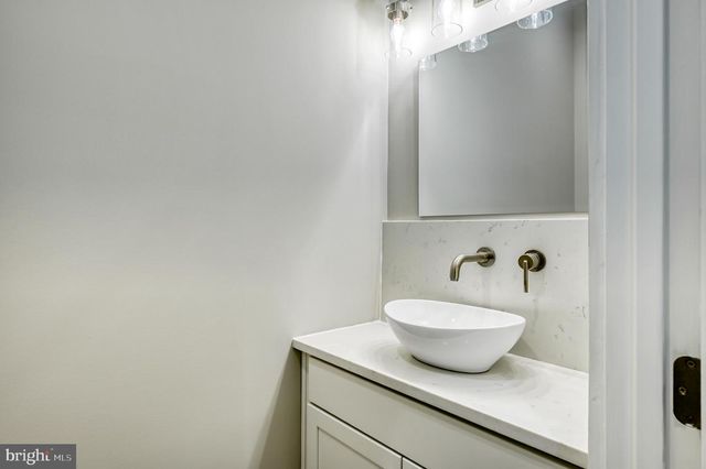 2 OLD HOUSE RD, Bumpass, VA 23024