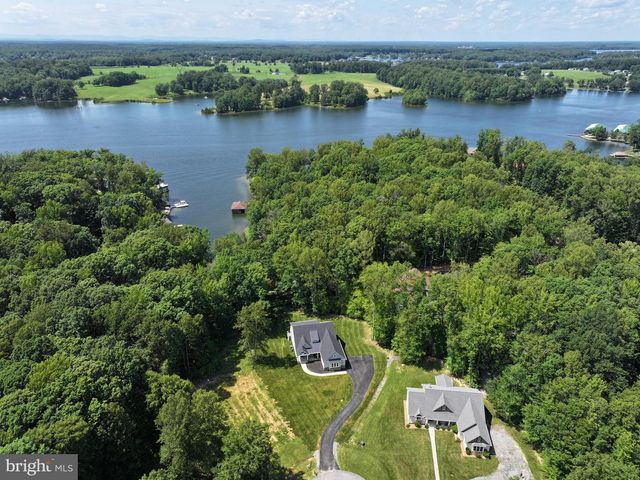 2 OLD HOUSE RD, Bumpass, VA 23024