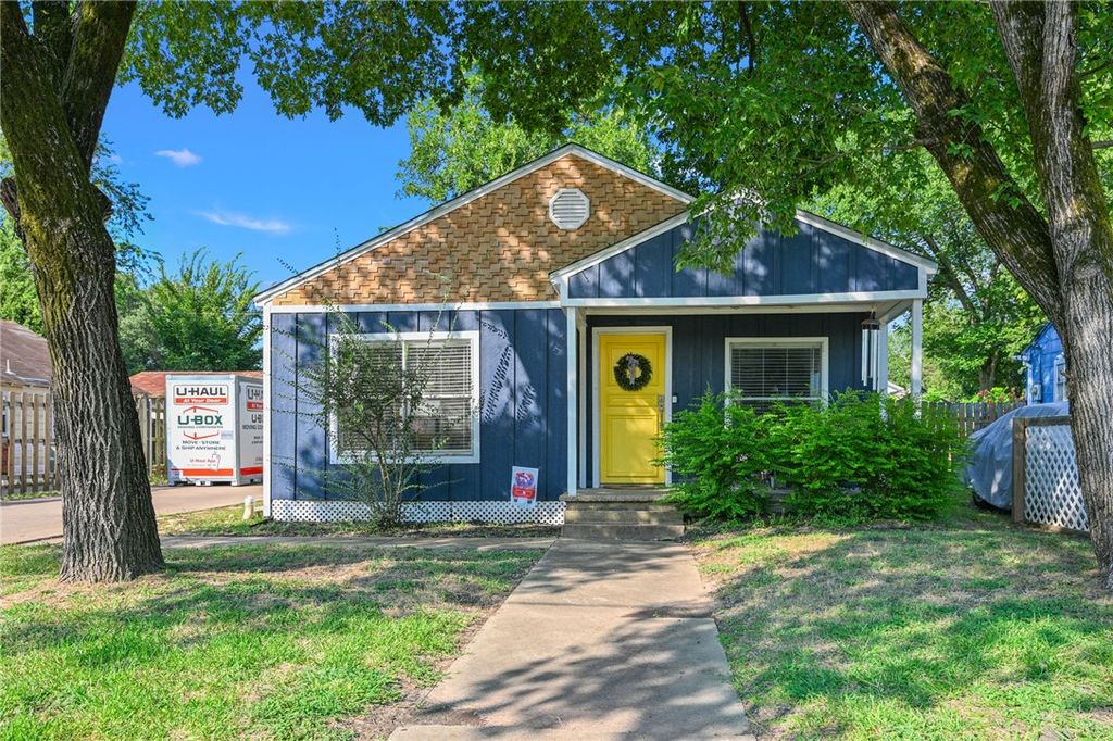 1207 East 26th Street, Bryan, TX 77803 — exterior