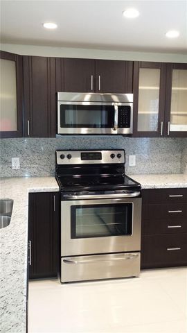 20500 W Country Club Dr 314, Aventura, FL 33180