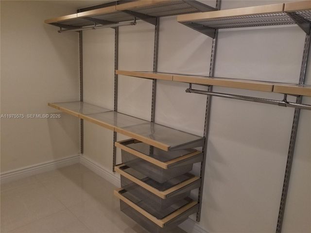 20500 W Country Club Dr 314, Aventura, FL 33180