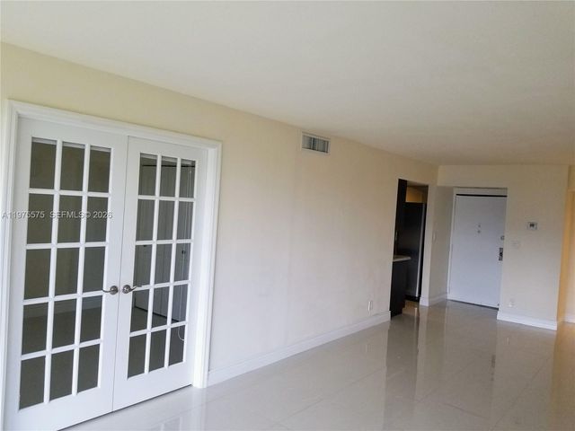 20500 W Country Club Dr 314, Aventura, FL 33180