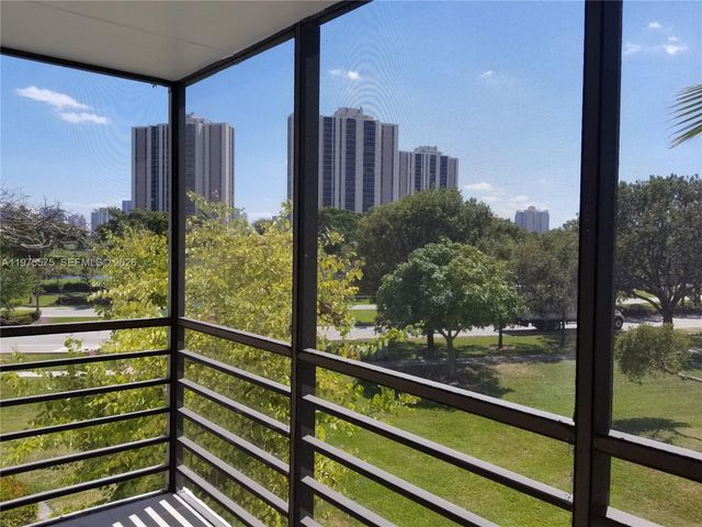 20500 W Country Club Dr 314, Aventura, FL 33180