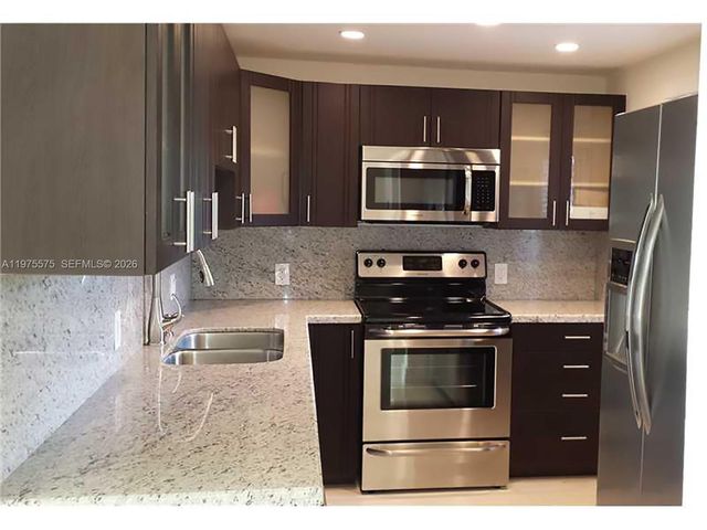 20500 W Country Club Dr 314, Aventura, FL 33180