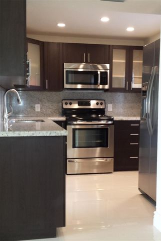 20500 W Country Club Dr 314, Aventura, FL 33180