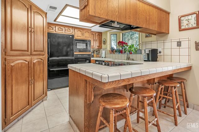 5800 Sky Ranch Avenue, Bakersfield, CA 93306