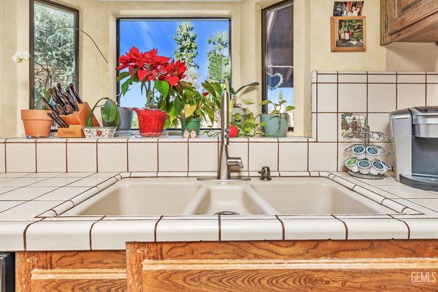 5800 Sky Ranch Avenue, Bakersfield, CA 93306