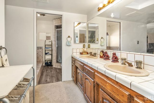 5800 Sky Ranch Avenue, Bakersfield, CA 93306