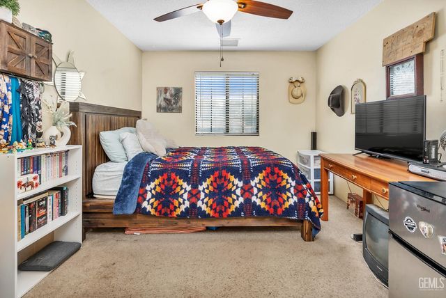 5800 Sky Ranch Avenue, Bakersfield, CA 93306