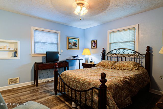 4909 Clarmar Rd, Louisville, KY 40299