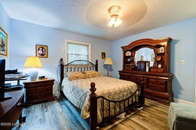 4909 Clarmar Rd, Louisville, KY 40299